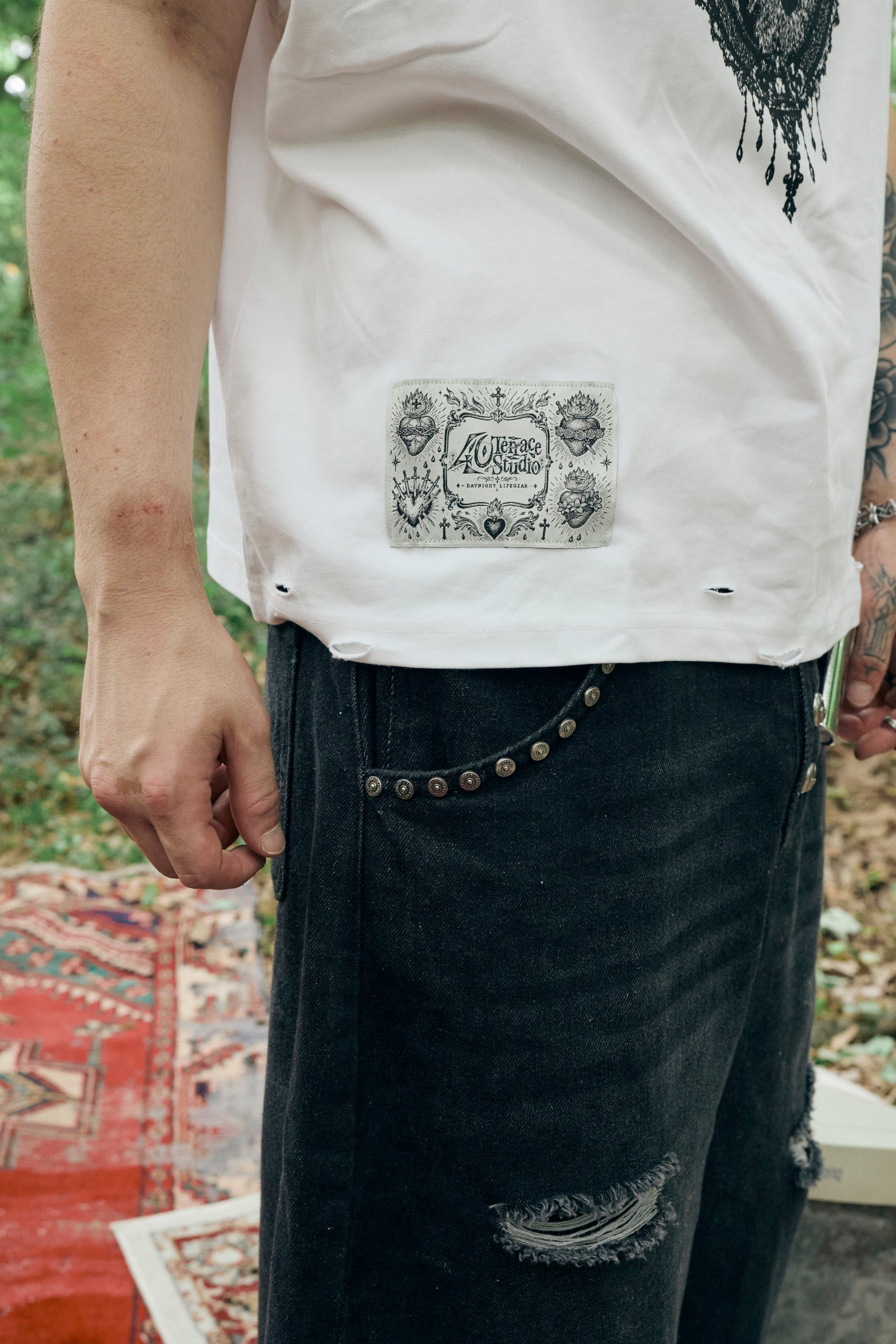 1+1=1 SQUARE DISTRESSED TANKTOP WHITE